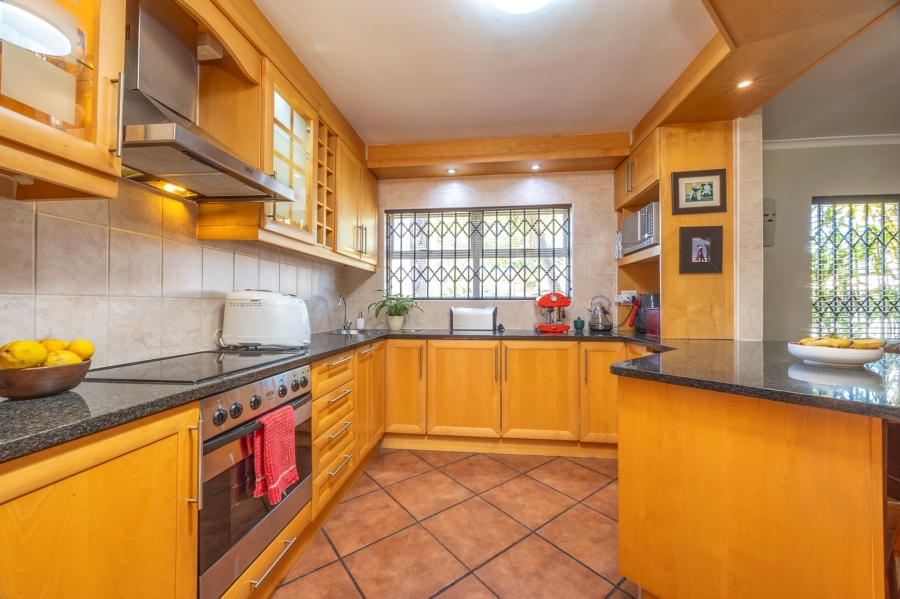 To Let 3 Bedroom Property for Rent in Uitzicht Western Cape